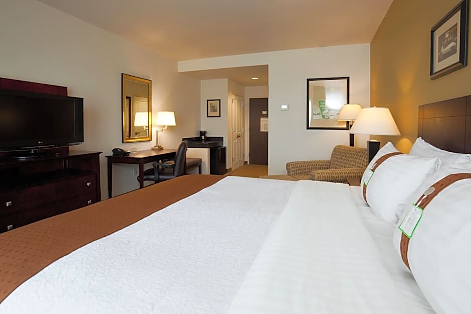 Holiday Inn Madison at The American Center By IHG