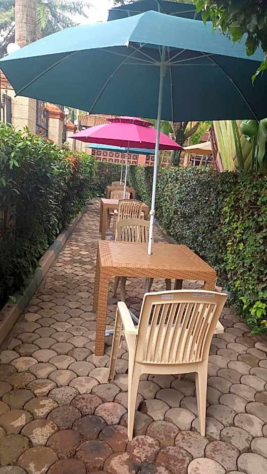 Super Paradise Hotel