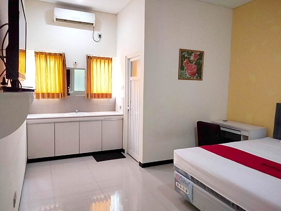 RedDoorz near Exit Tol Krapyak Semarang 3