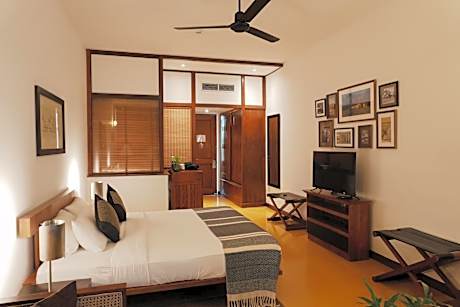 Deluxe Room with Sea View – 15% Discount on Food and Beverages