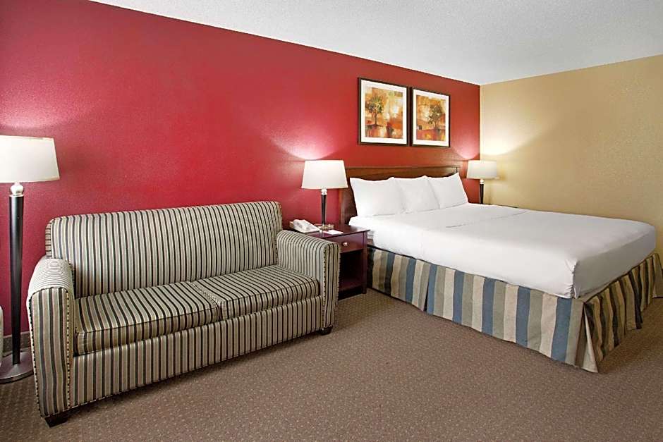 Ramada by Wyndham Bettendorf