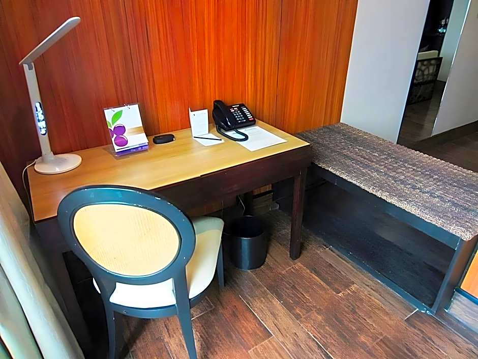 Goldberry Suites & Hotel Mactan