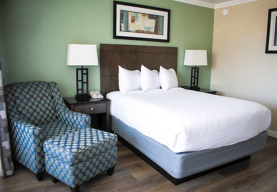 Travelodge by Wyndham Monterey Bay
