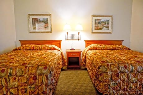 Queen Room with Two Queen Beds and Kitchenette