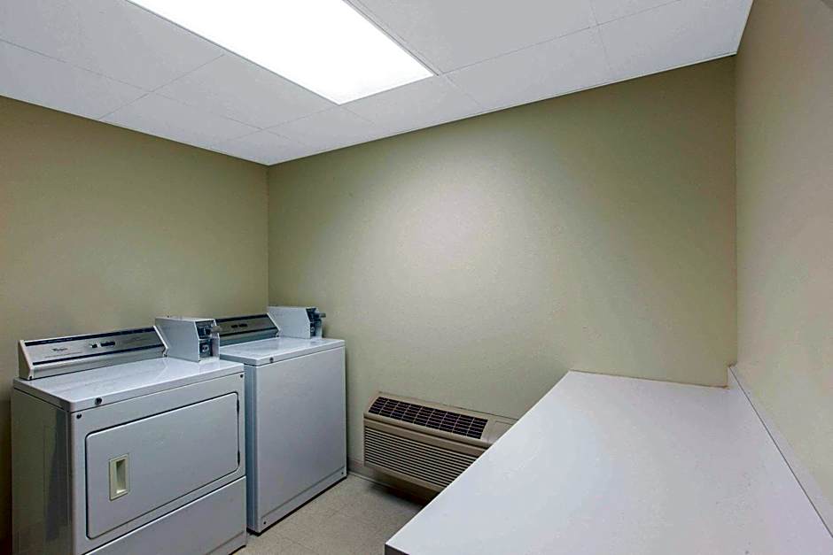 AmericInn by Wyndham Ottumwa
