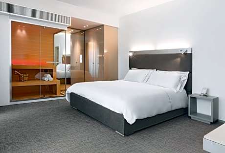 King Room with Spa Bath