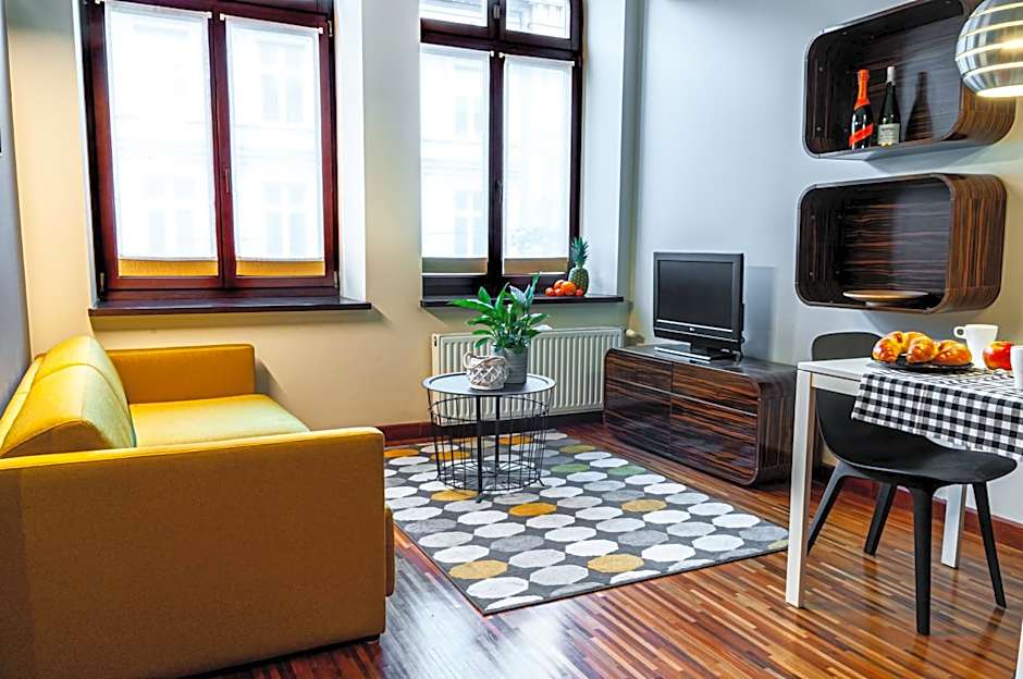 Home & Travel Apartments - AC - Parking - City Centre - Manufaktura - OFF Piotrkowska - EC1 - ATLAS Arena - Orientarium - Monopolis