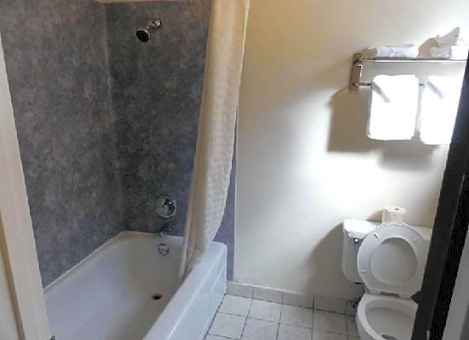 Bluelake Inn @ Heavenly Village