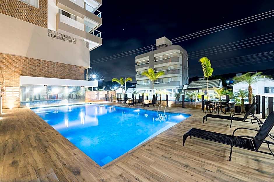 Terrazzo 401A - Apartamento 02 suítes - Acomoda até 05 pessoas - À poucos metros da praia de Bombas - (Consultar serviços de roupa de cama e banho)