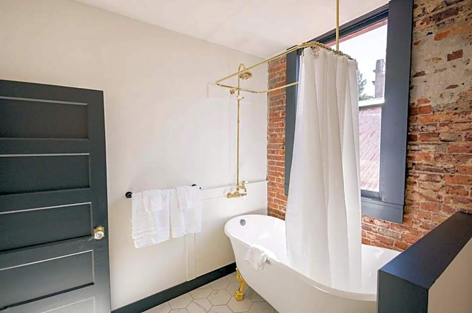 Speakeasy King Suite (Rm1)