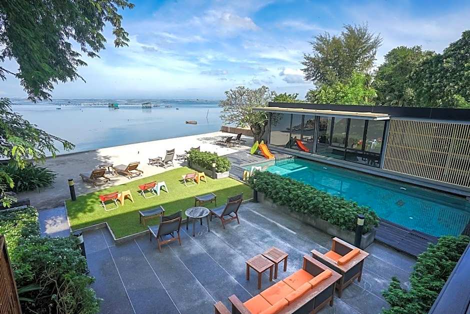 Balcony Seaside Sriracha Hotel & Serviced Apartments