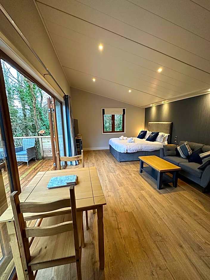 Herons Lake Retreat Hot Tub Lodges