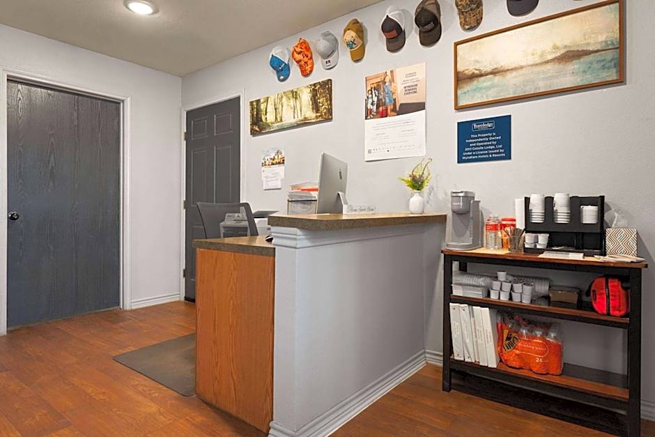 Eagle's Den Suites Cotulla a Travelodge by Wyndham