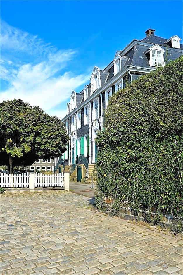 Ascot Hotel