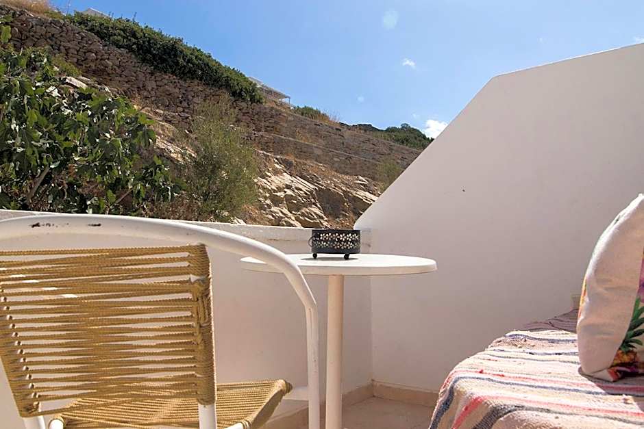 Armadoros Hotel / Ios Backpackers