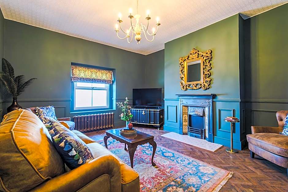 Russell Court by Orenda-Luxe