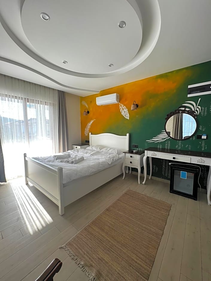 La Mira Suites
