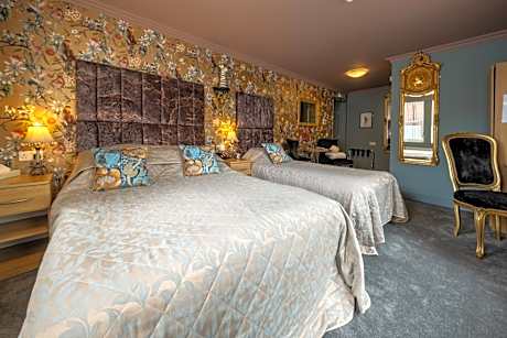 Classic Double Room with Bath