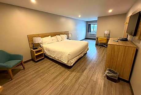 1 King Bed, Nonsmoking