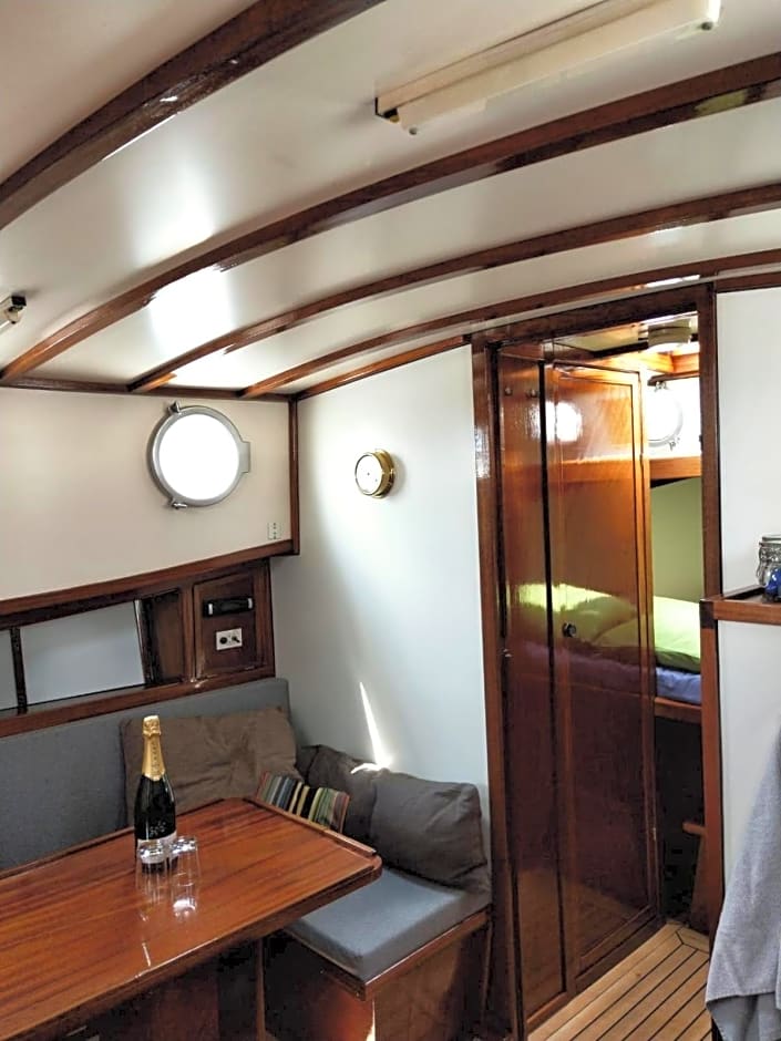 Privé B&B Motorsailer Rataplan