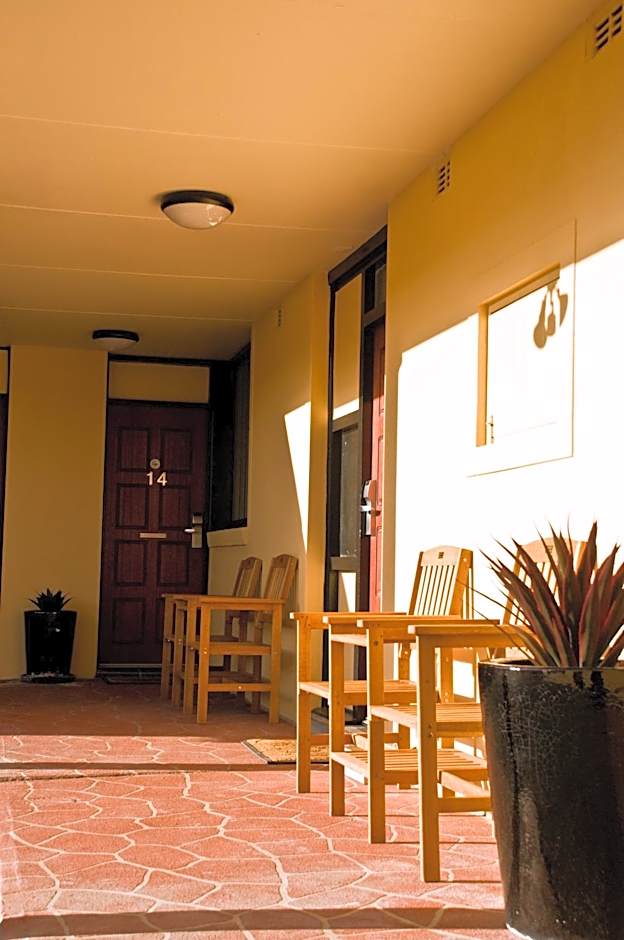 Country Plaza Motel
