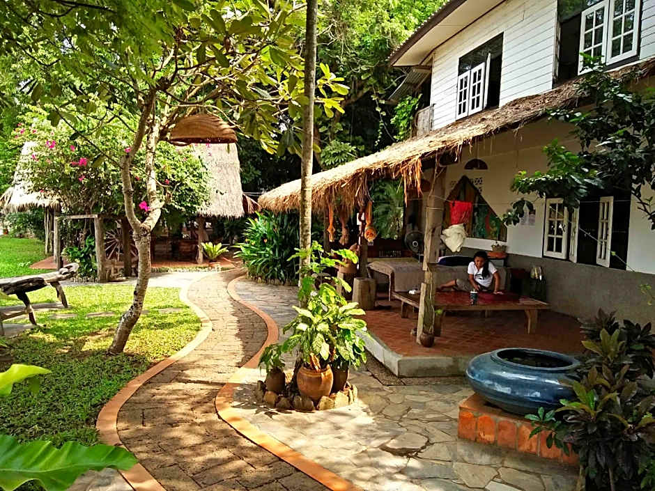 Mut Mee Garden Guest House