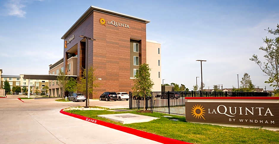 La Quinta Inn & Suites by Wyndham Austin Parmer/Tech Ridge