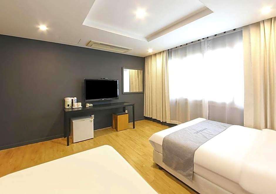 Jeju Parkside Tourist Hotel