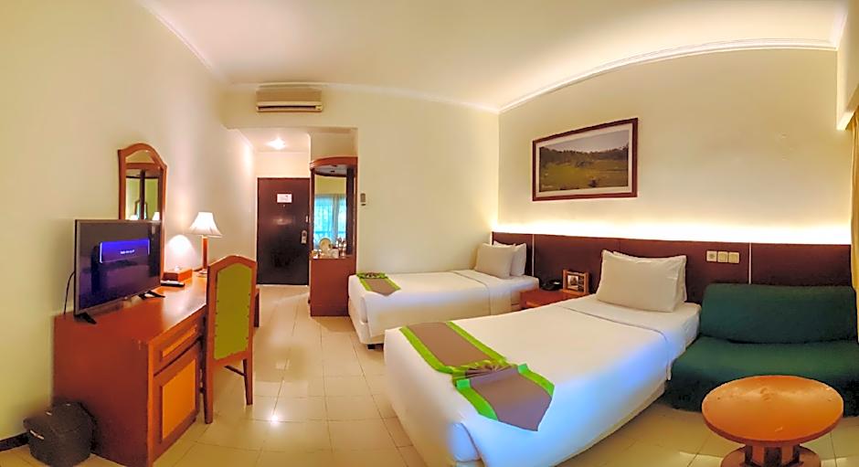 Grand Whiz Hotel Trawas