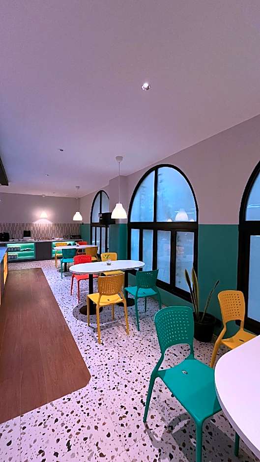 Alexander Hotel Tegal