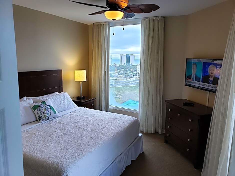 1815 A Slice of Heaven Destin - Pool & Ocean View