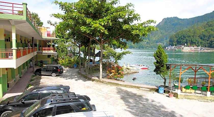 Pandu Lakeside Parapat Hotel