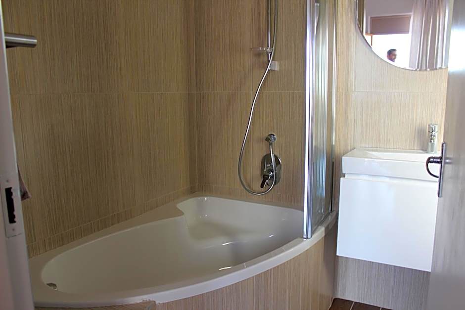 Travel Lodge