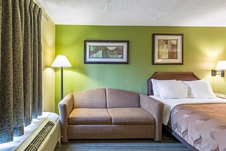 1 King Whirlpool Suite