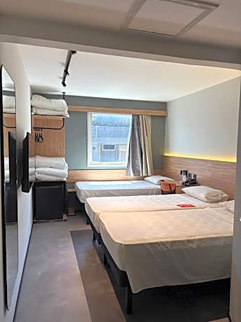 Superior Room with One Queen Bed and Two Single Beds