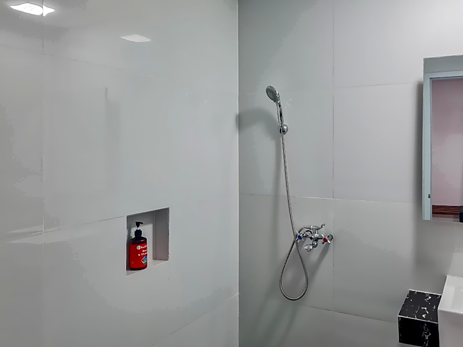 Sans Hotel Grand Sabaraya Cikampek