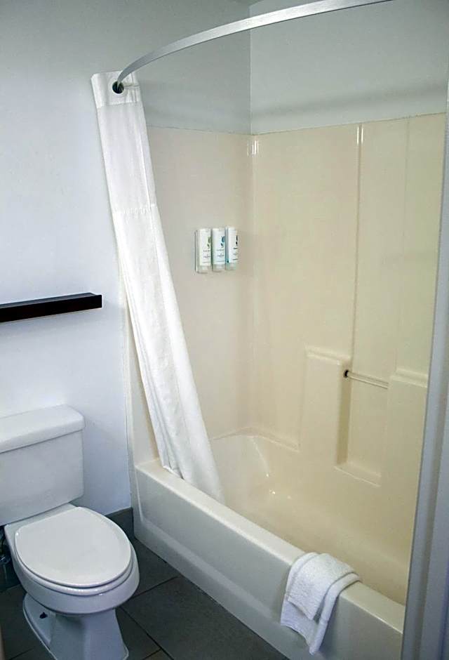 Country Inn & Suites by Radisson, Big Rapids, MI