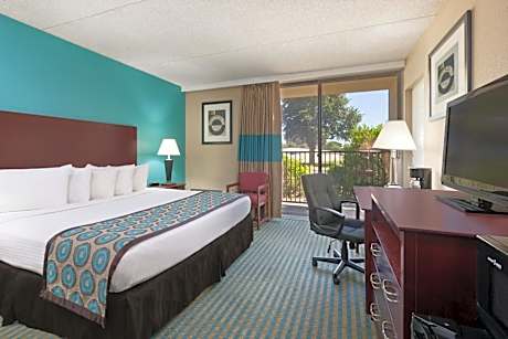 Queen Room with Two Queen Beds and Roll-In Shower - Mobility/Hearing Accessible - Non-Smoking