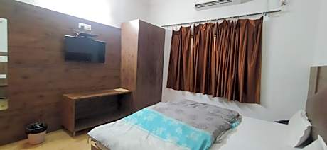 Deluxe Room AC