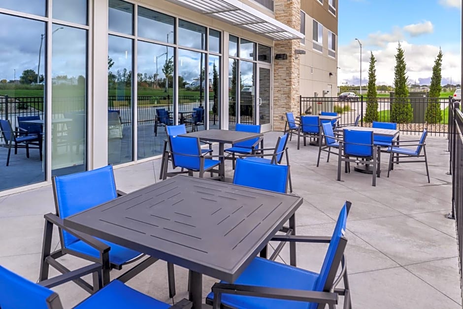 Holiday Inn Express & Suites Kansas City - Lees Summit By IHG