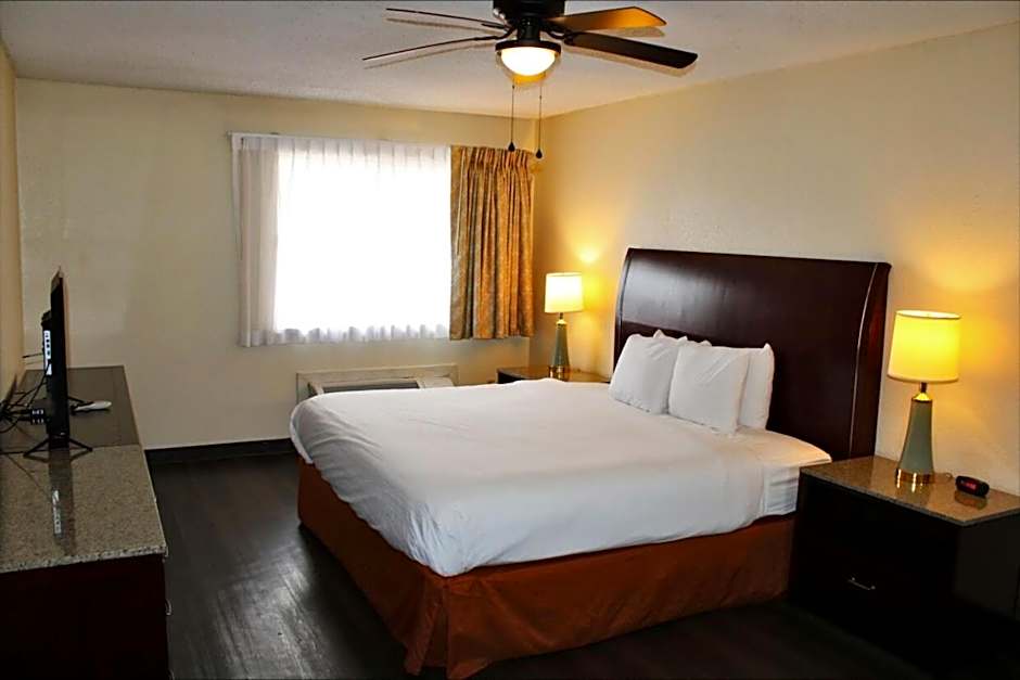 Days Inn & Suites by Wyndham Marshall
