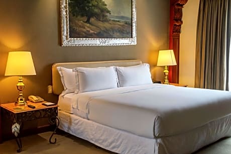 1 King 2 Bedroom Presidential Suite