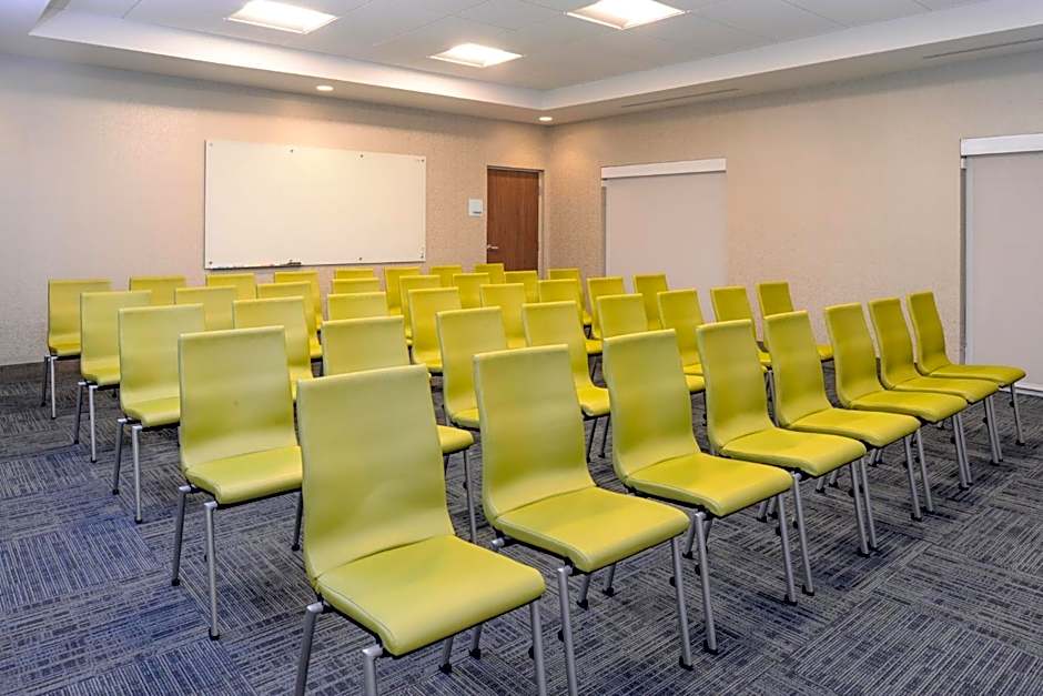 Holiday Inn Express & Suites St. Petersburg - Seminole Area By IHG