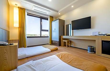Korean-Style Superior Deluxe Double or Twin Room