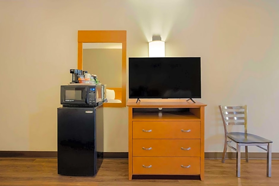 Econo Lodge Live Oak