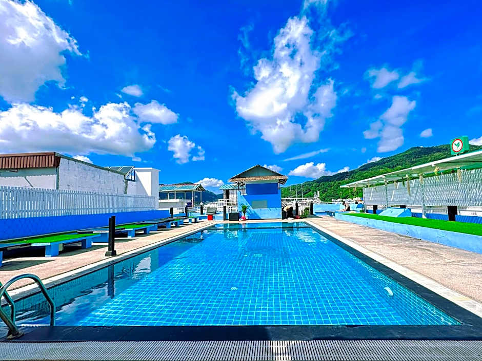 Hotel Baya Phuket - Rooftop Pool, Next to Food Market & Steps to Beach