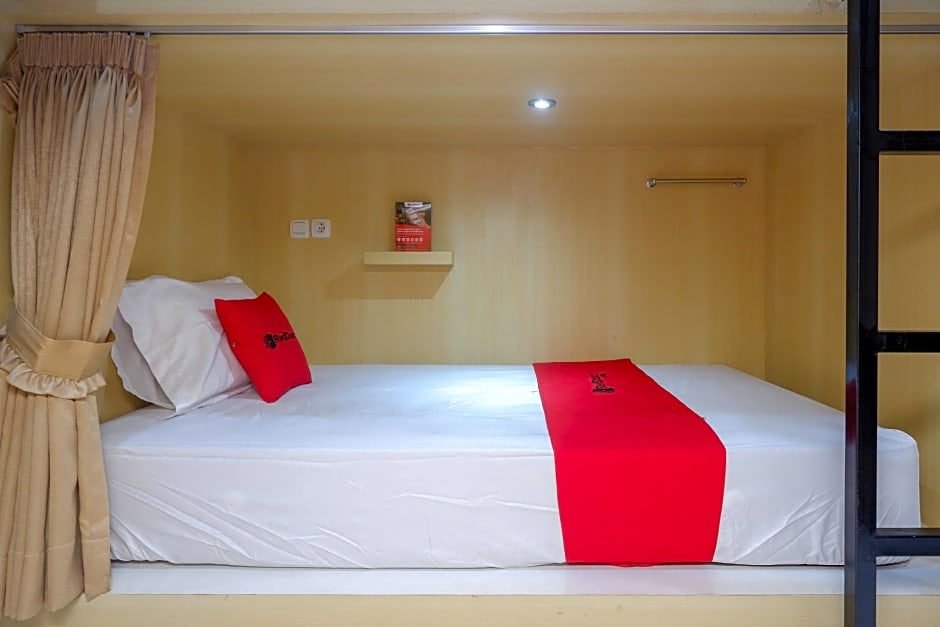 RedDoorz Hostel near Lawang Sewu Semarang