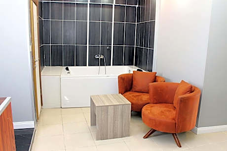 Deluxe Family Room