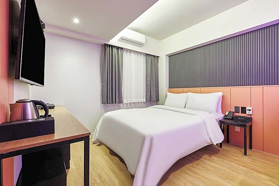 H Avenue Hotel