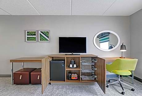 King Room - Mobility/Hearing Accessible - Non-Smoking